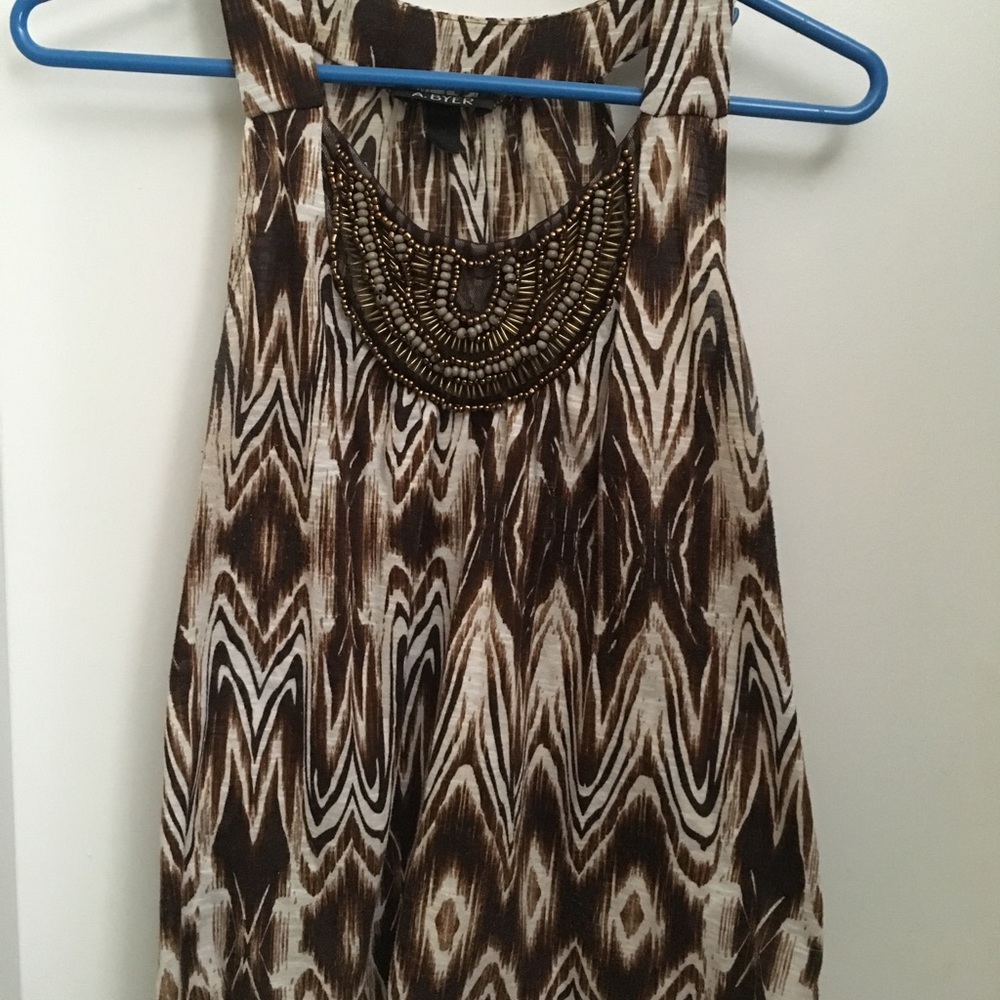 Sleeveless shirt
